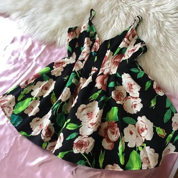 Floral print romper  - Picture 7 of 13